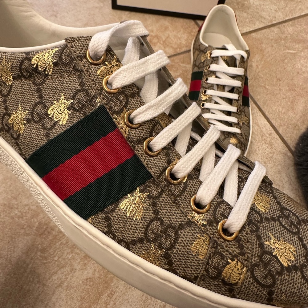 Gucci Sneakers - WOMEN'S ACE GG SUPREME SNEAKER WITH BEES Size 7 eu 37